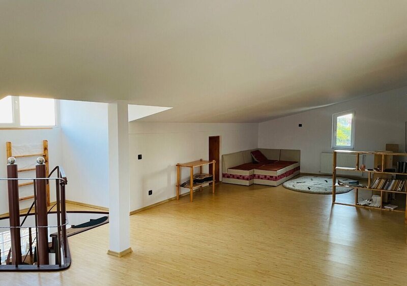 Colentina casa single 4 camere si garaj