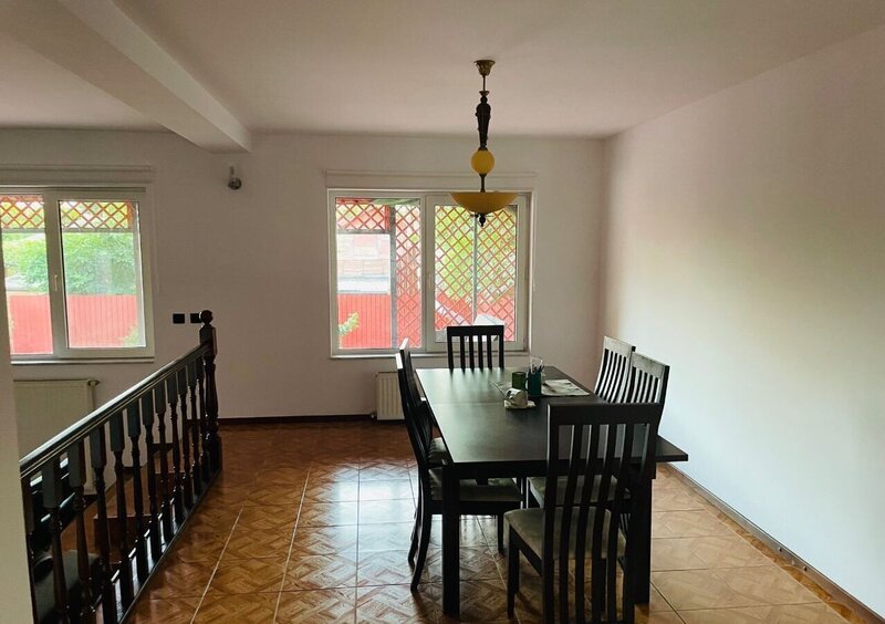 Colentina casa single 4 camere si garaj